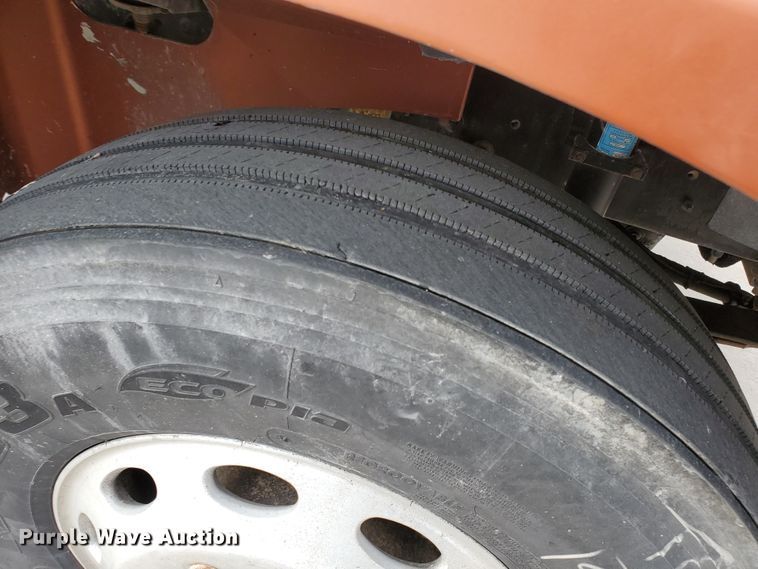 image for item HW9636 2007 International 9400  semi truck