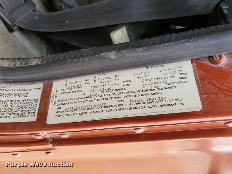 image for item HW9636 2007 International 9400  semi truck