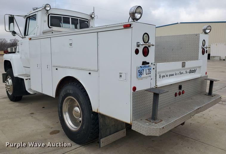 image for item HW9637 1987 Ford LN8000  utility / service truck