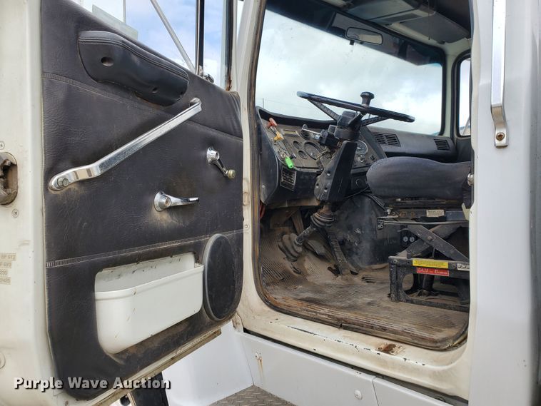 image for item HW9637 1987 Ford LN8000  utility / service truck