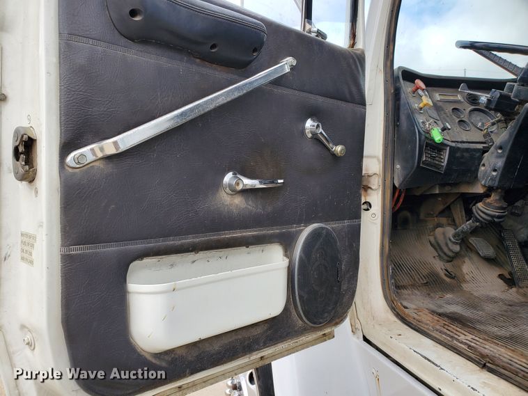 image for item HW9637 1987 Ford LN8000  utility / service truck