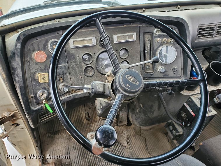 image for item HW9637 1987 Ford LN8000  utility / service truck