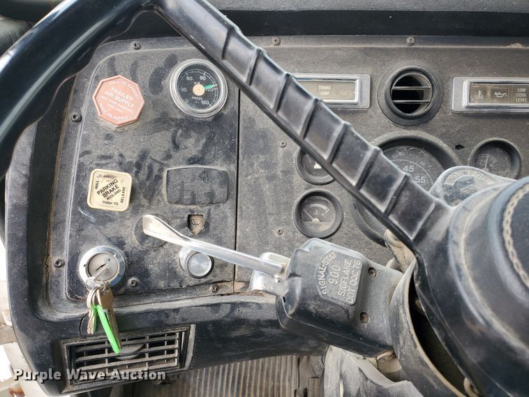 image for item HW9637 1987 Ford LN8000  utility / service truck