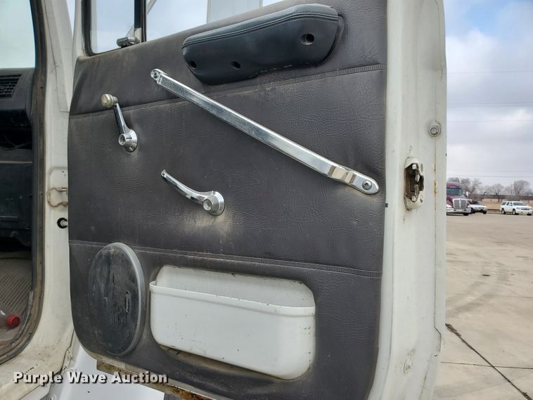 image for item HW9637 1987 Ford LN8000  utility / service truck