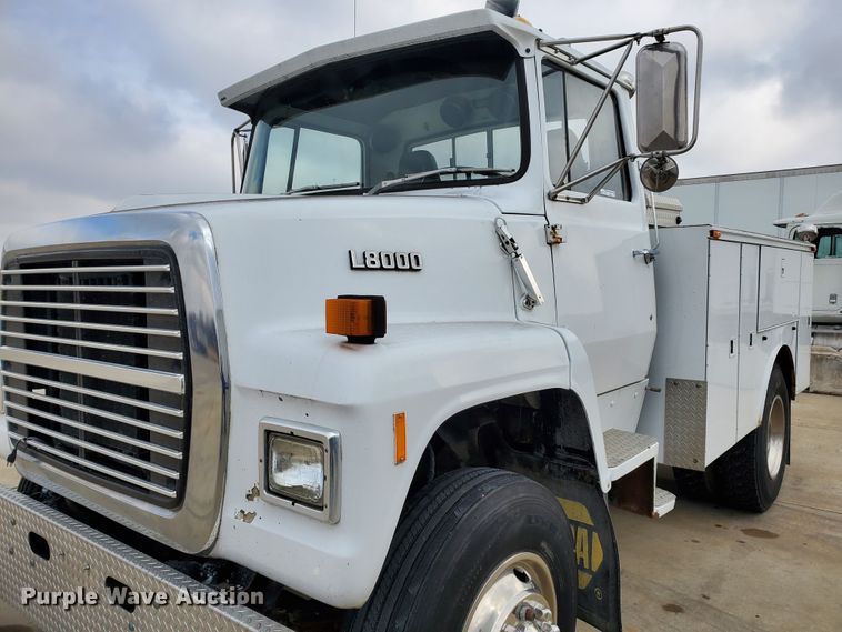 image for item HW9637 1987 Ford LN8000  utility / service truck