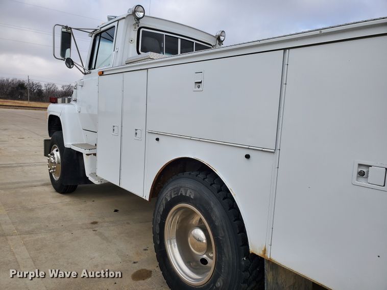 image for item HW9637 1987 Ford LN8000  utility / service truck
