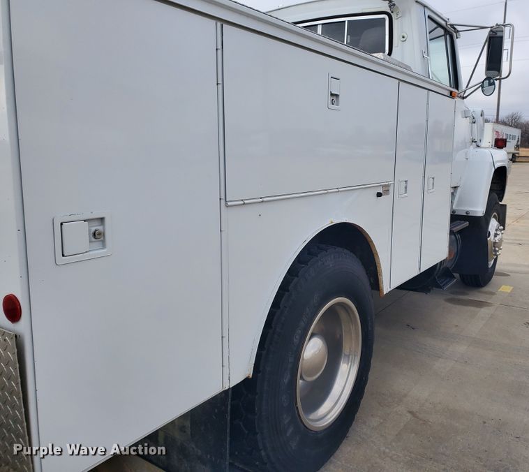 image for item HW9637 1987 Ford LN8000  utility / service truck