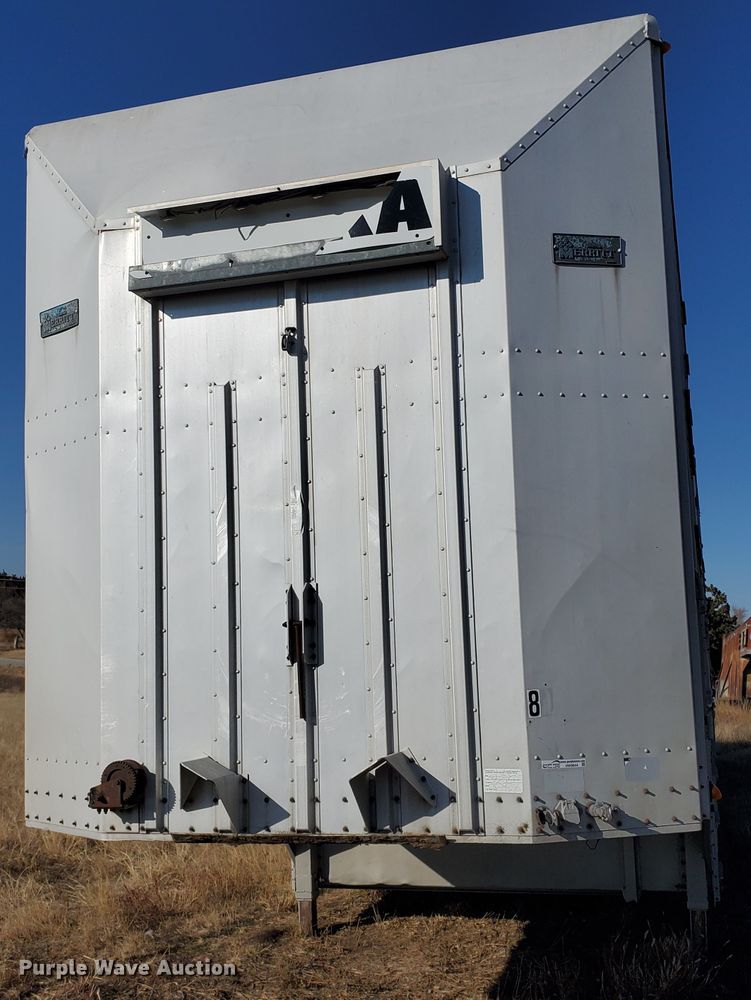 image for item HW9644 1988 Merritt livestock trailer