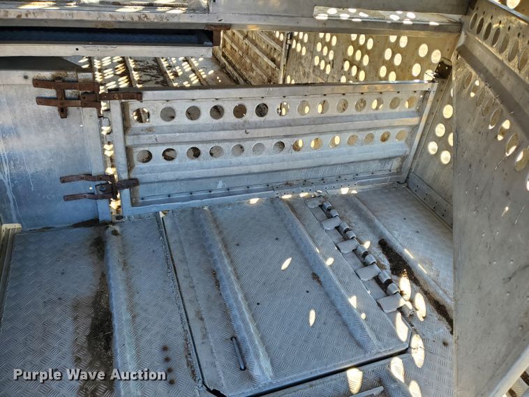 image for item HW9644 1988 Merritt livestock trailer