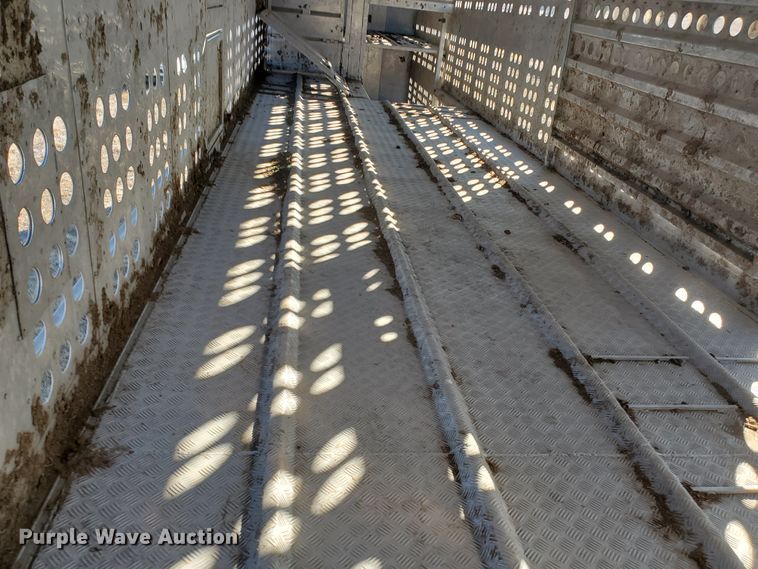 image for item HW9644 1988 Merritt livestock trailer