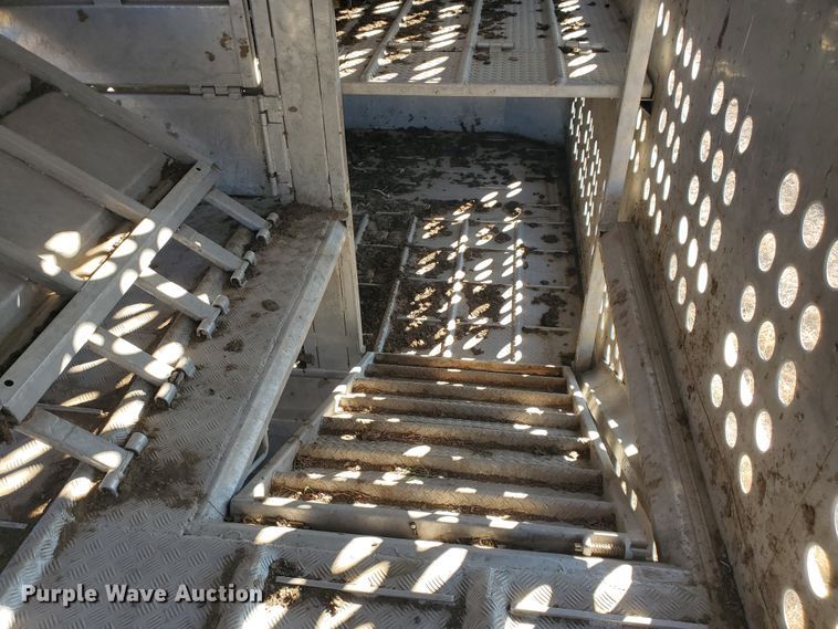 image for item HW9644 1988 Merritt livestock trailer