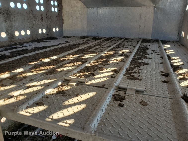 image for item HW9644 1988 Merritt livestock trailer