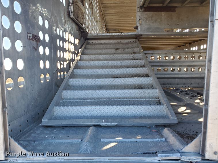 image for item HW9644 1988 Merritt livestock trailer