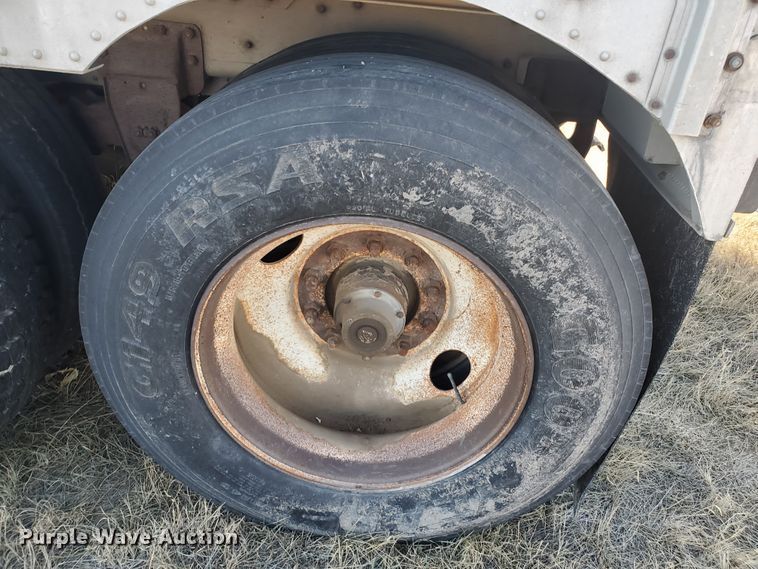 image for item HW9644 1988 Merritt livestock trailer