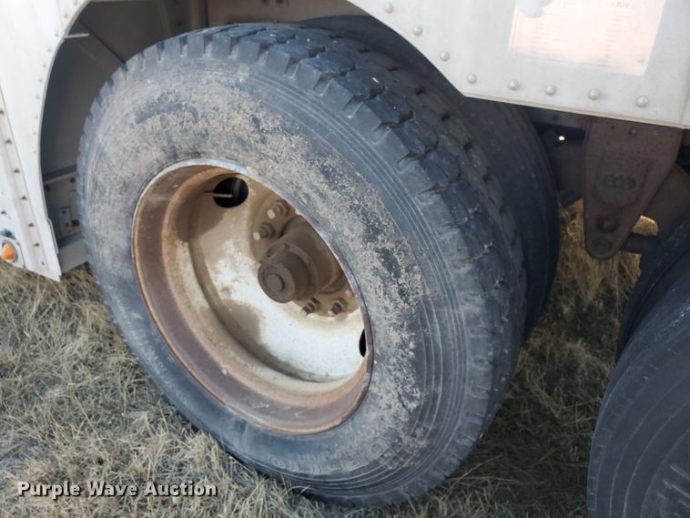 image for item HW9644 1988 Merritt livestock trailer