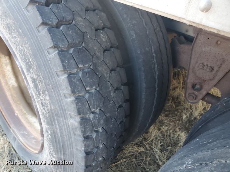 image for item HW9644 1988 Merritt livestock trailer
