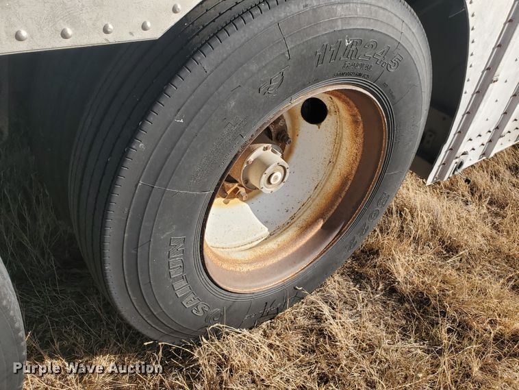 image for item HW9644 1988 Merritt livestock trailer