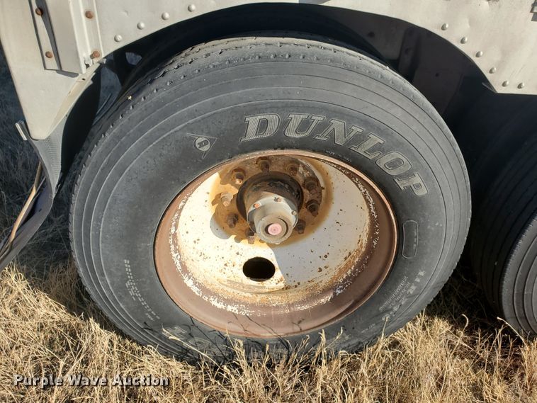 image for item HW9644 1988 Merritt livestock trailer