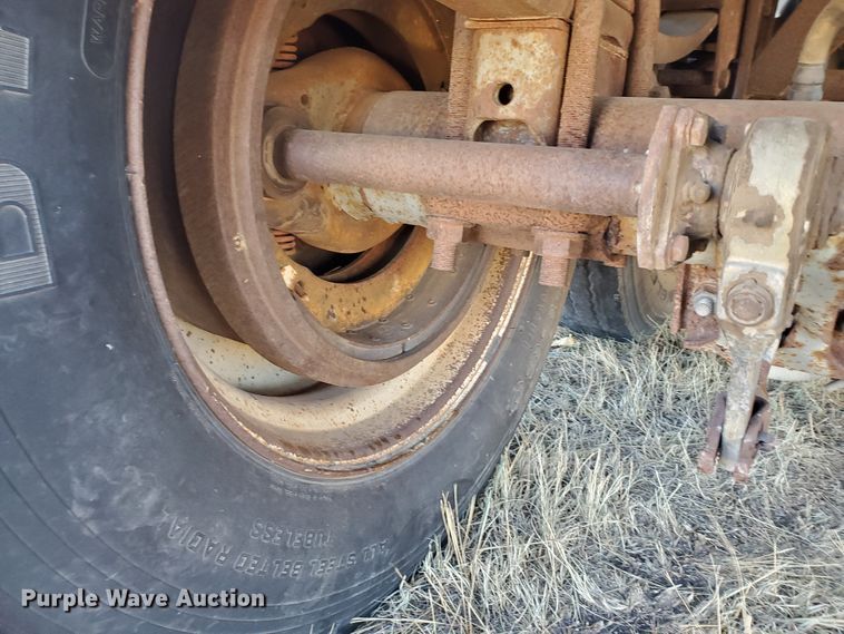 image for item HW9644 1988 Merritt livestock trailer