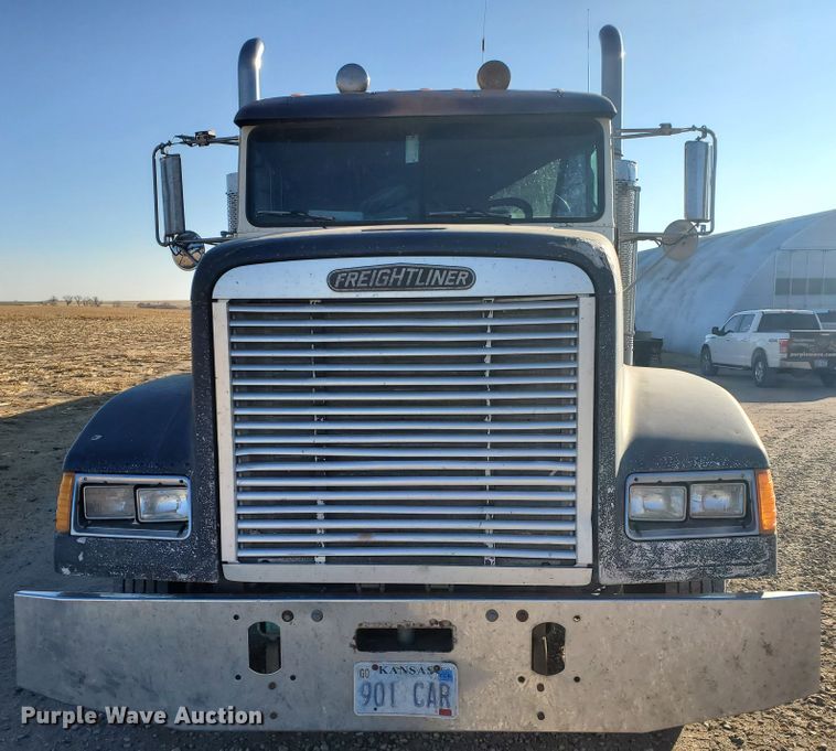 image for item HW9645 1995 Freightliner FLD120  semi truck