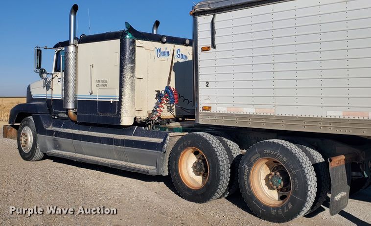 image for item HW9645 1995 Freightliner FLD120  semi truck