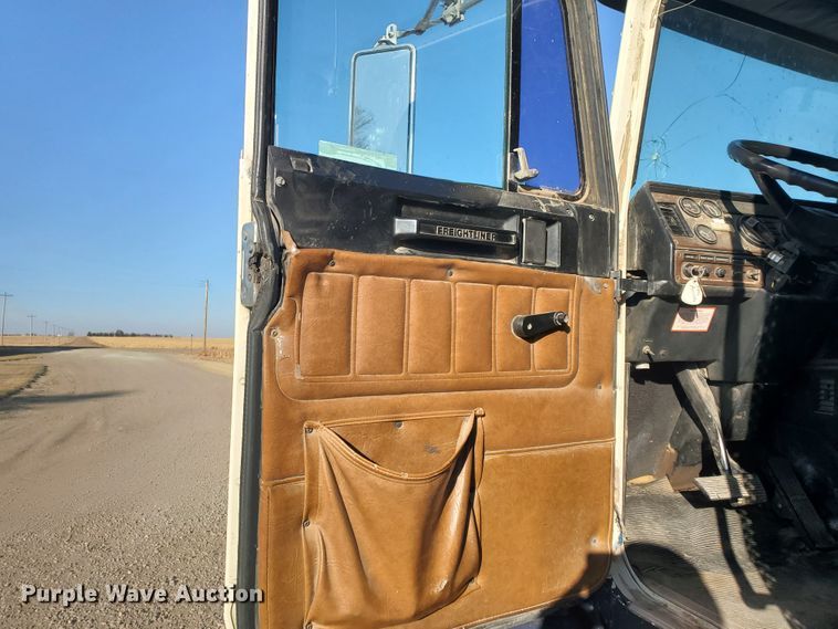 image for item HW9645 1995 Freightliner FLD120  semi truck