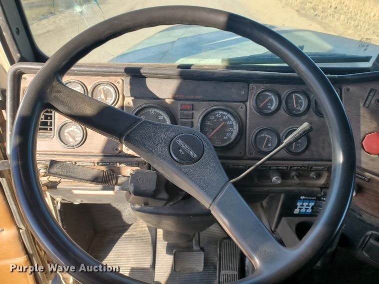 image for item HW9645 1995 Freightliner FLD120  semi truck