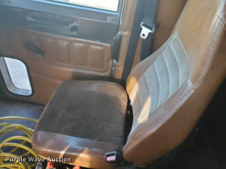 image for item HW9645 1995 Freightliner FLD120  semi truck