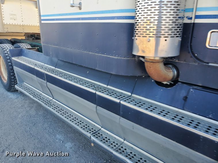 image for item HW9645 1995 Freightliner FLD120  semi truck