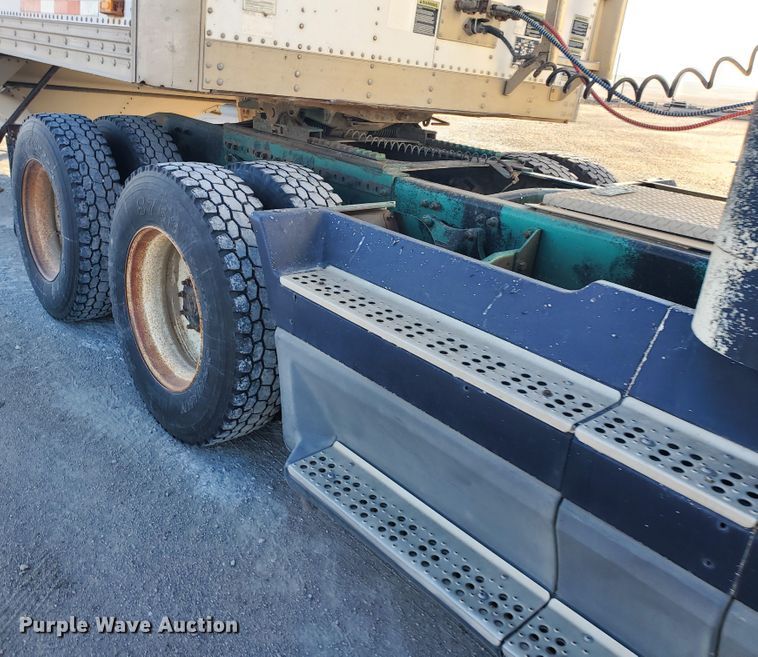 image for item HW9645 1995 Freightliner FLD120  semi truck