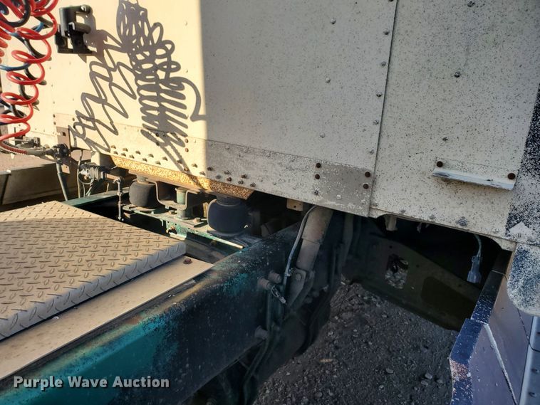 image for item HW9645 1995 Freightliner FLD120  semi truck