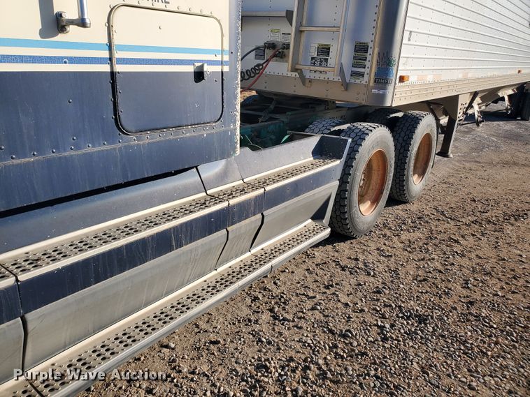 image for item HW9645 1995 Freightliner FLD120  semi truck