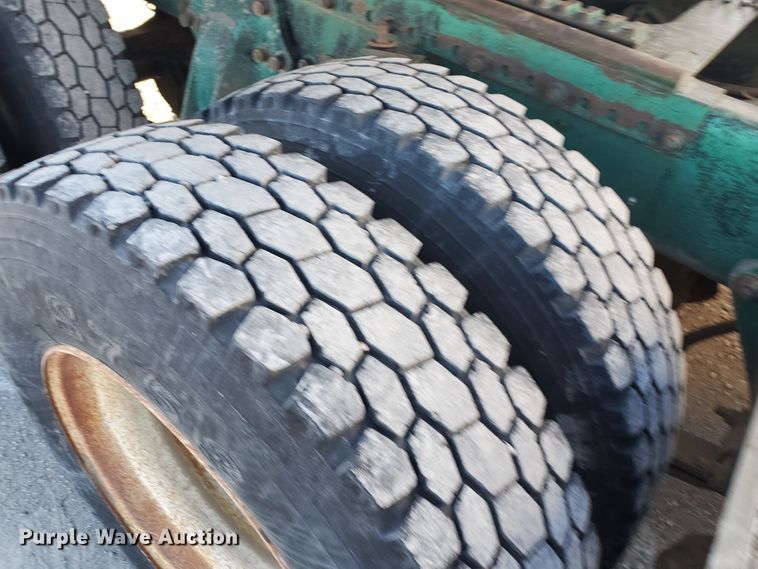 image for item HW9645 1995 Freightliner FLD120  semi truck