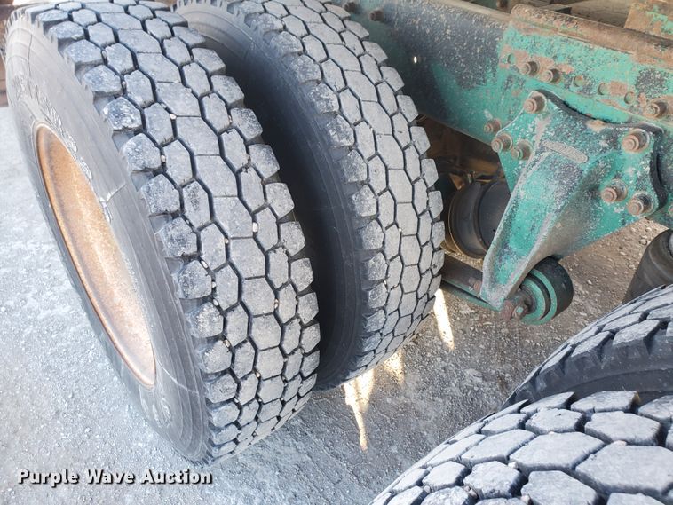 image for item HW9645 1995 Freightliner FLD120  semi truck