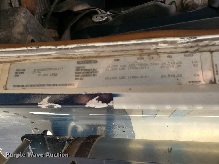 image for item HW9645 1995 Freightliner FLD120  semi truck