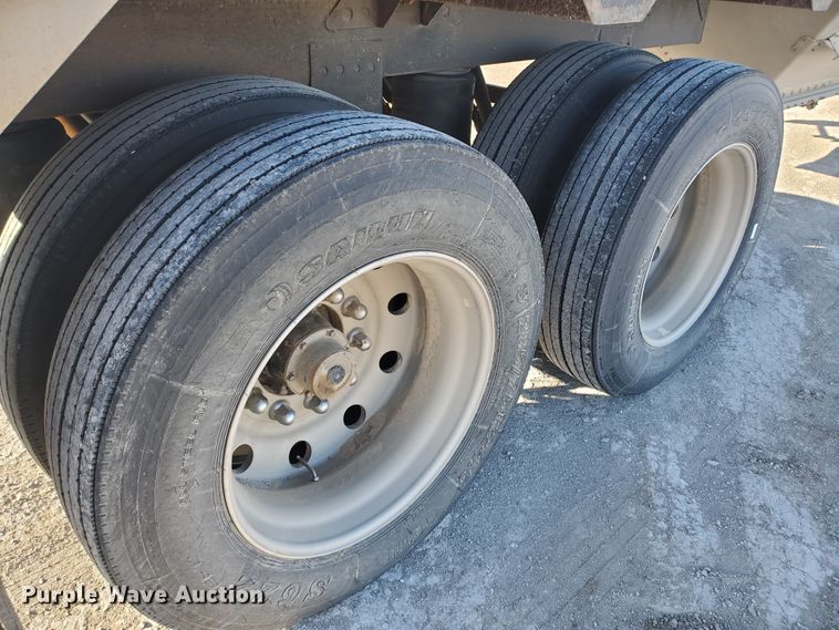 image for item HW9646 2004 Timpte Super Hopper double hopper bottom grain trailer