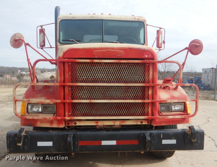 image for item HW9804 1992 Freightliner FLD120  semi truck