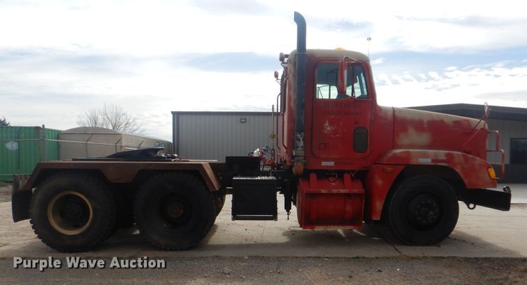 image for item HW9804 1992 Freightliner FLD120  semi truck