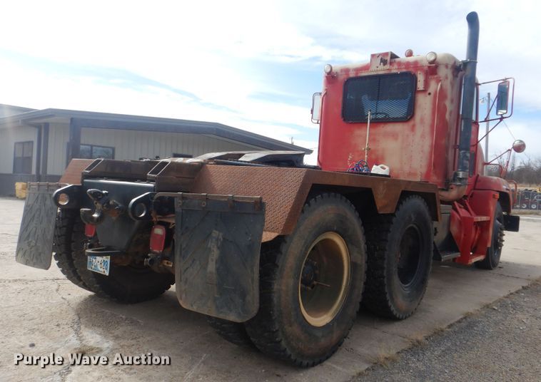 image for item HW9804 1992 Freightliner FLD120  semi truck