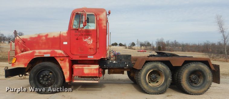 image for item HW9804 1992 Freightliner FLD120  semi truck