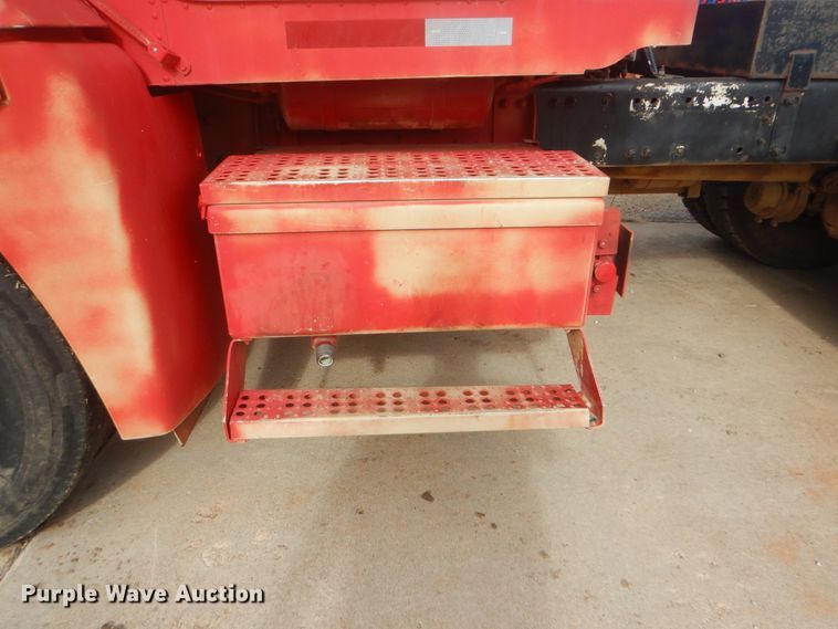 image for item HW9804 1992 Freightliner FLD120  semi truck