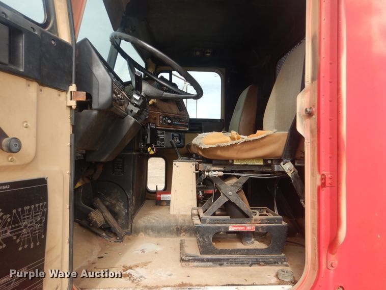 image for item HW9804 1992 Freightliner FLD120  semi truck