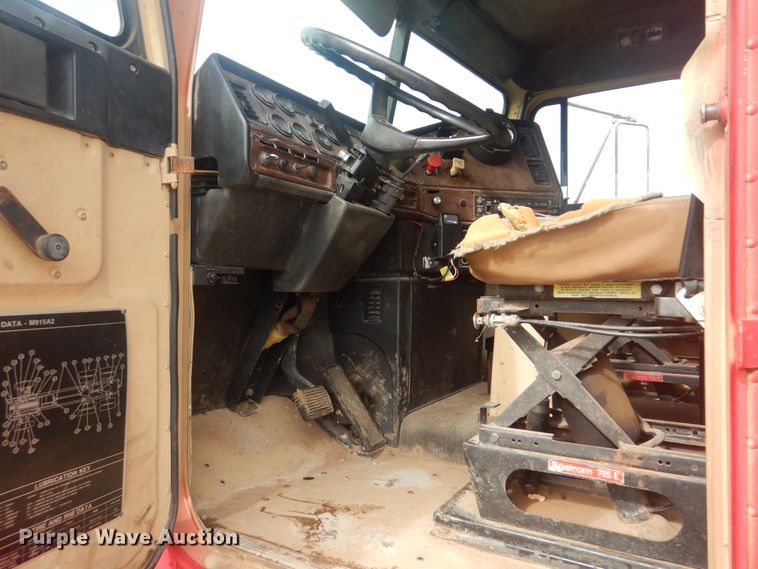 image for item HW9804 1992 Freightliner FLD120  semi truck