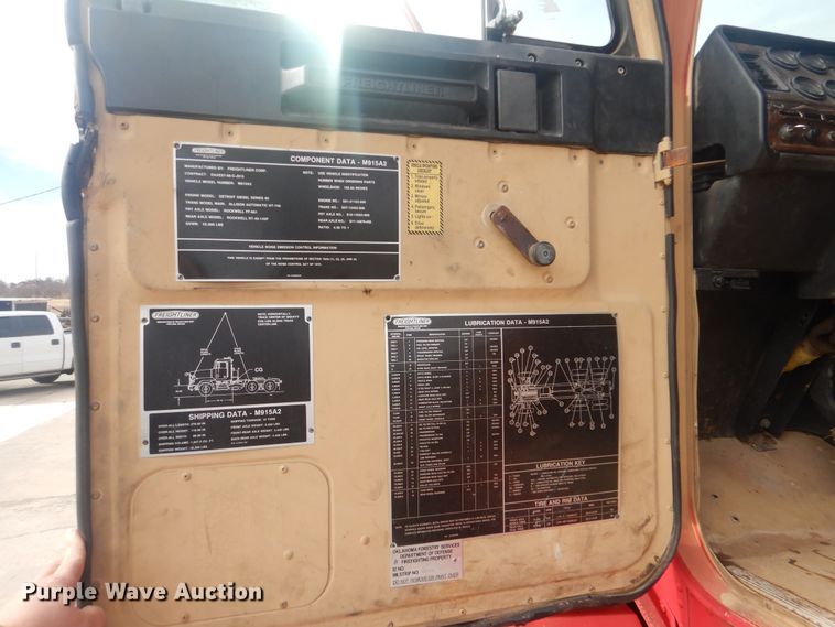 image for item HW9804 1992 Freightliner FLD120  semi truck