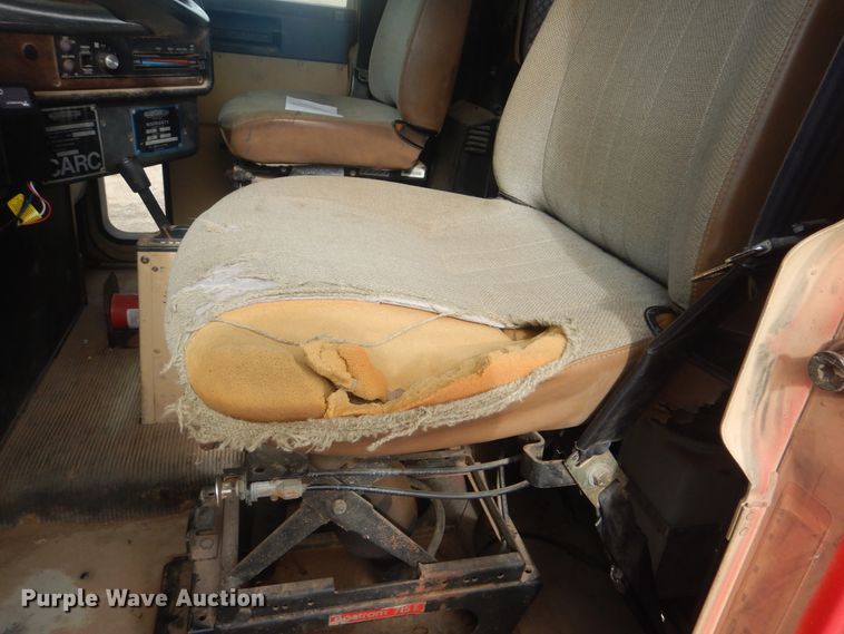 image for item HW9804 1992 Freightliner FLD120  semi truck