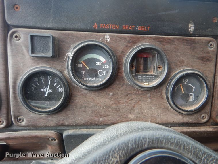 image for item HW9804 1992 Freightliner FLD120  semi truck