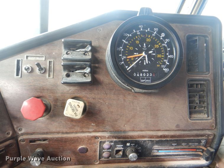 image for item HW9804 1992 Freightliner FLD120  semi truck