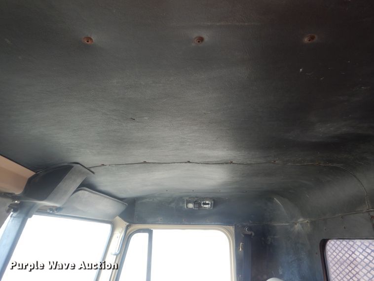 image for item HW9804 1992 Freightliner FLD120  semi truck