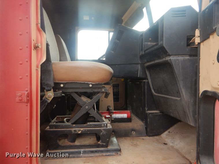 image for item HW9804 1992 Freightliner FLD120  semi truck