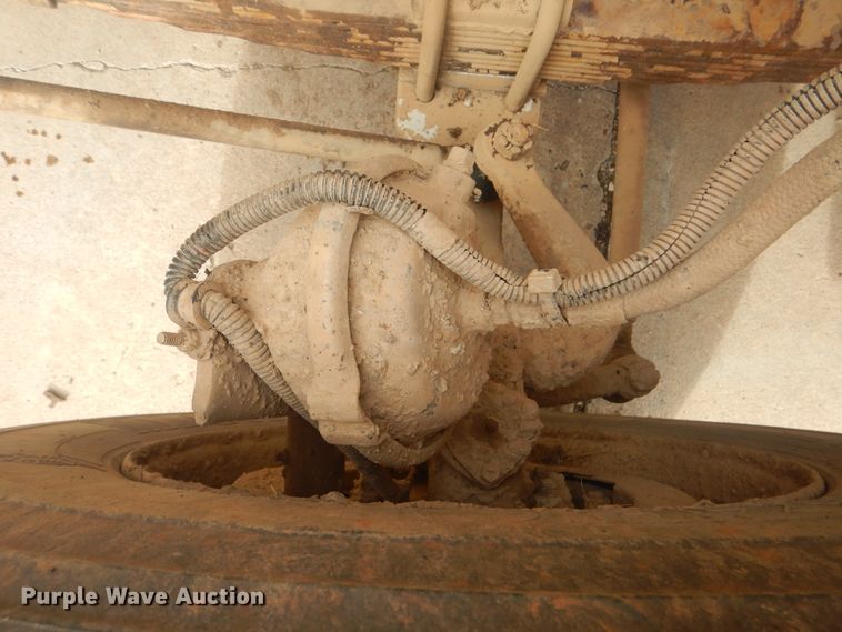 image for item HW9804 1992 Freightliner FLD120  semi truck